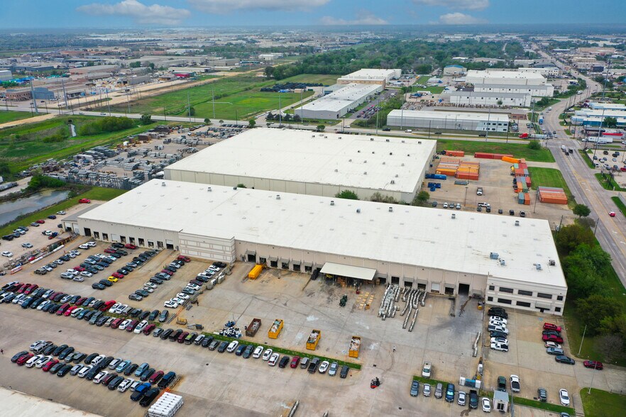 More Photos Of 5525 Brittmoore Rd, Houston Distribution For Lease