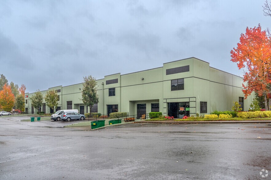 More Photos Of 16745 SE Kens Ct, Milwaukie Warehouse For Lease