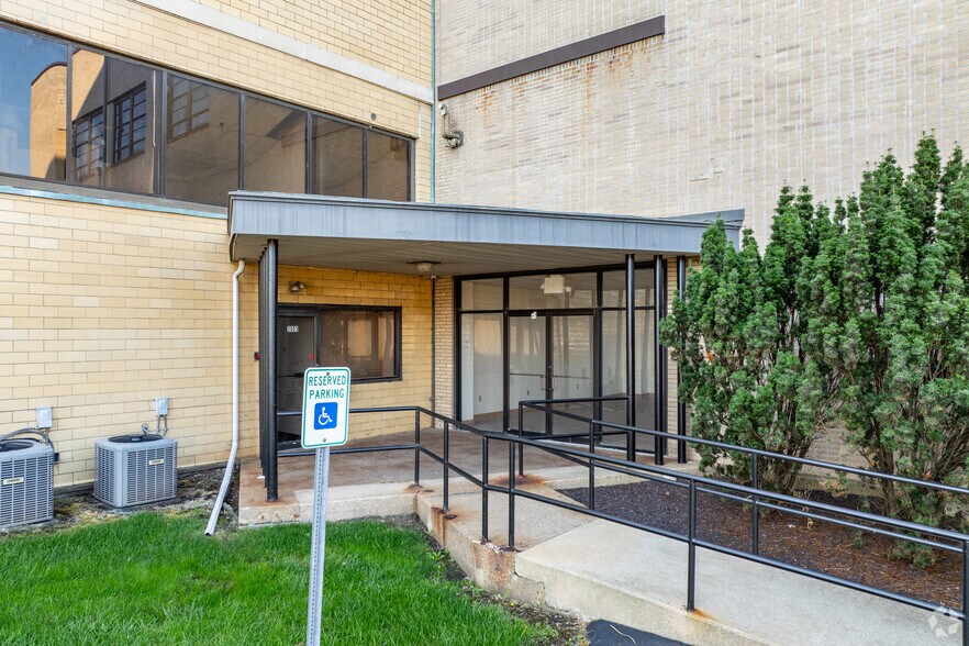 More Photos Of 2000-2009 Elmwood Ave, Sharon Hill Warehouse For Lease