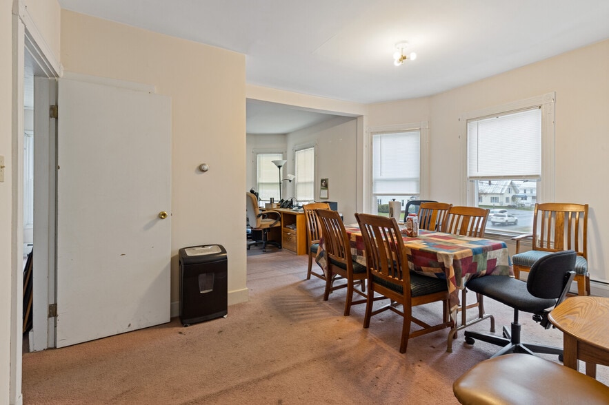 More Photos Of 166 Silver St, Waterville Medical For Sale