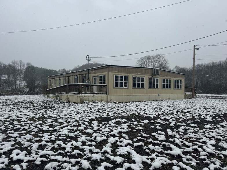 More Photos Of 264 Coal River Rd, Glen Daniel Medical For Sale