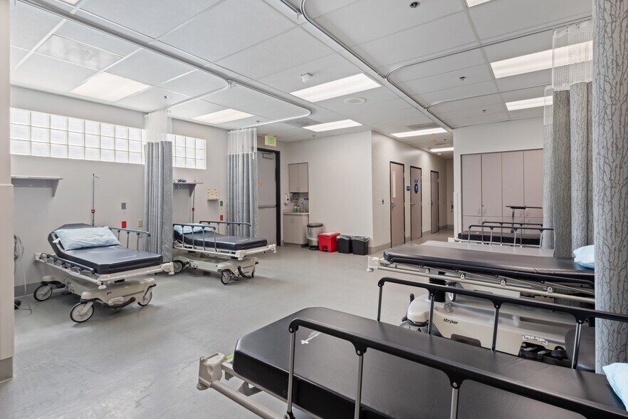 More Photos Of 8327-8333 Reseda Blvd, Northridge Medical For Sale