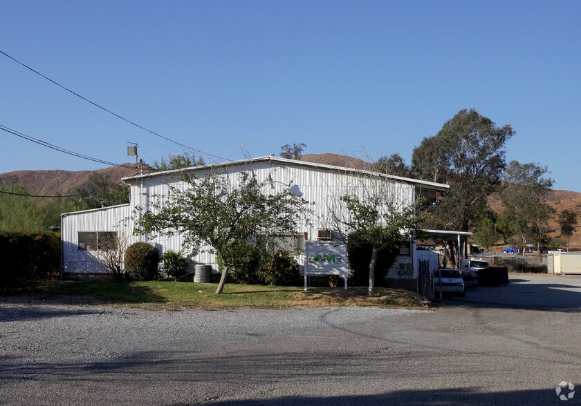 More Photos Of 8551 Mission Blvd, Jurupa Valley Warehouse For Lease