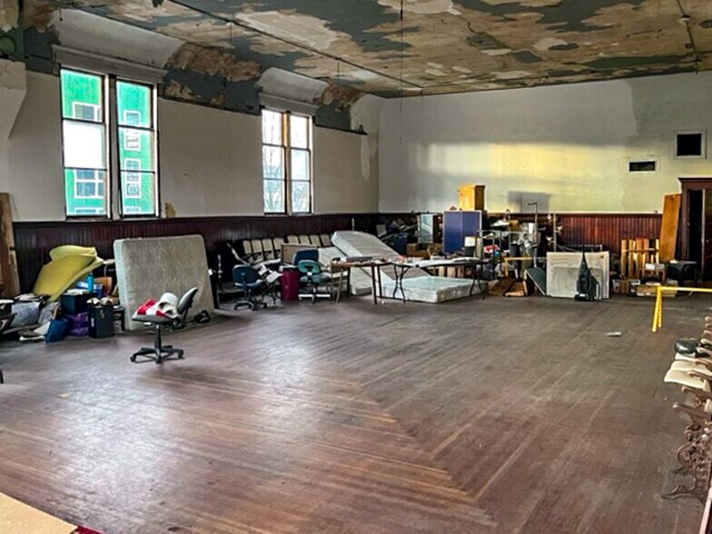 More Photos Of 301 E 25th St, Tacoma General Retail For Sale