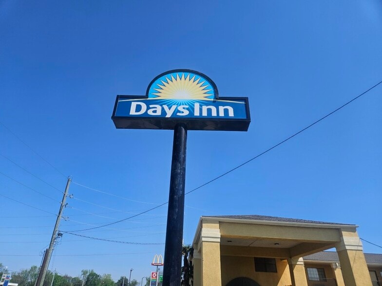 More Photos Of 143 Highway 65 S, Tallulah Hospitality For Sale