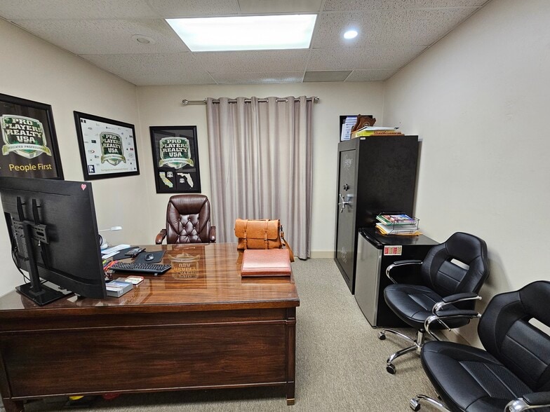 More Photos Of 2732 Capital NE, Tallahassee Medical For Sale