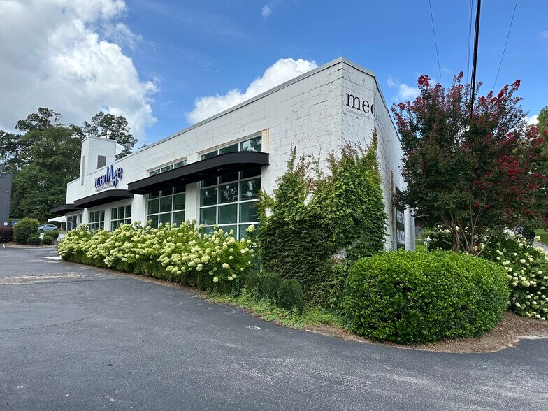 More Photos Of 103 Wade Hampton Blvd, Greenville Freestanding For Lease