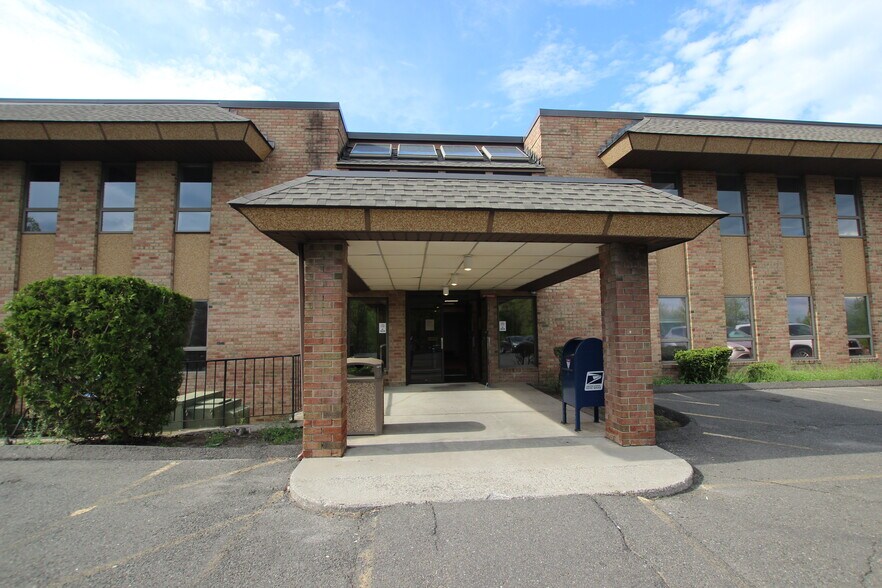 More Photos Of 60 Westwood Ave, Waterbury Medical For Sale