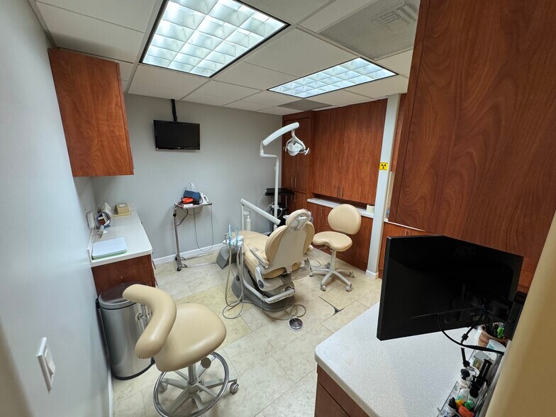 More Photos Of 124 N Locust St, Inglewood Healthcare For Sale