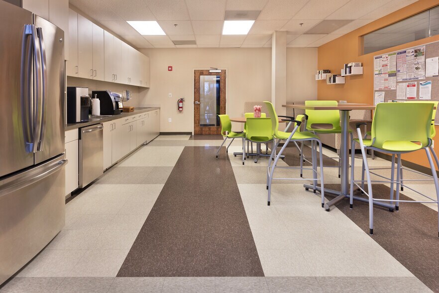 More Photos Of 10 Center St, Stafford Office For Lease