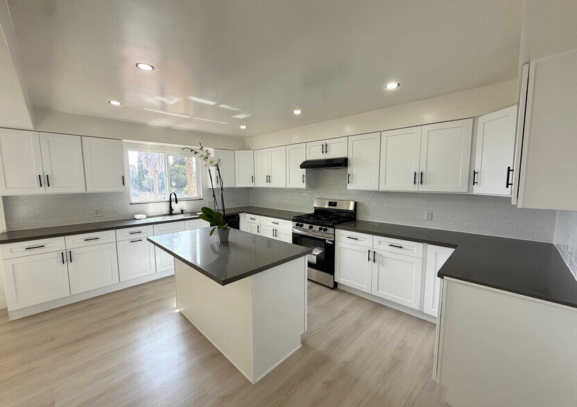 More Photos Of 564 W MacArthur Ave, San Pedro Apartments For Sale