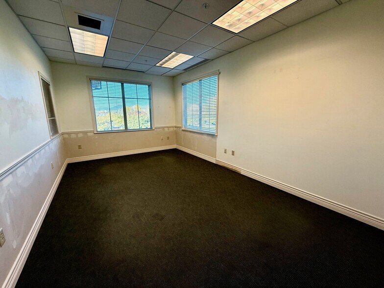 More Photos Of 486 SW Bluff Dr, Bend Office For Lease