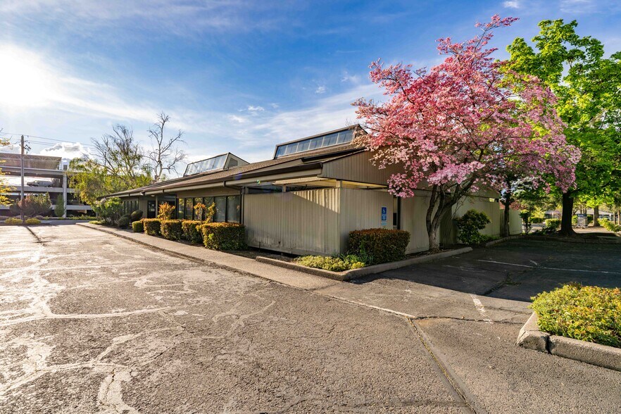 More Photos Of 537 Murphy Rd, Medford Medical For Lease