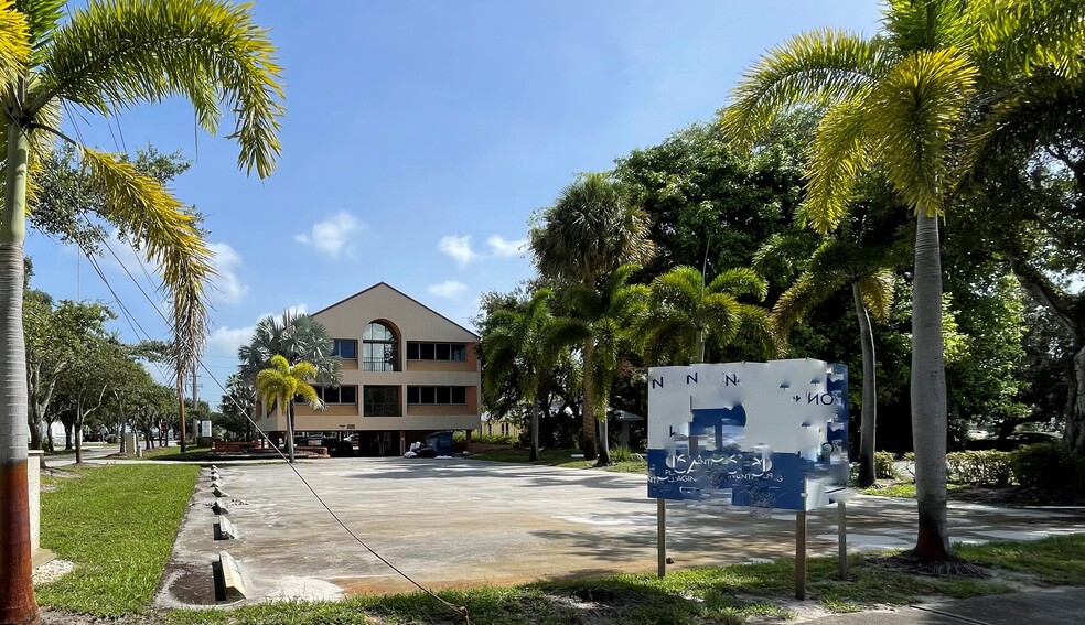 More Photos Of 500 SE Osceola St, Stuart Medical For Sale