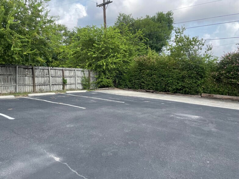 More Photos Of 7303 Blanco Rd, San Antonio Office For Lease