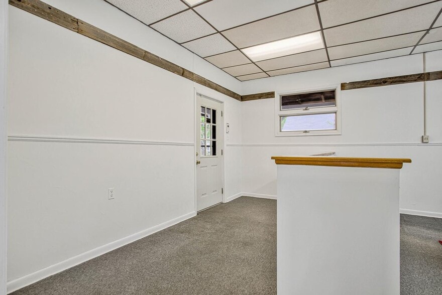More Photos Of 6285 Shady Side Rd, Shady Side General Retail For Sale