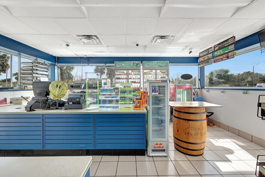 More Photos Of 4696 Okeechobee Rd, Fort Pierce Service Station For Sale