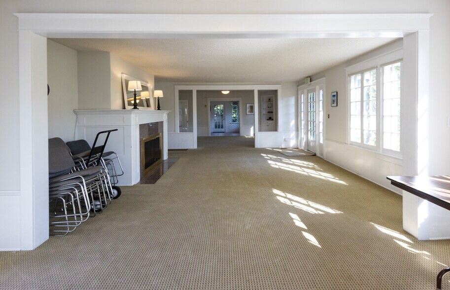 More Photos Of 20255 Willamette Dr, West Linn Specialty For Sale