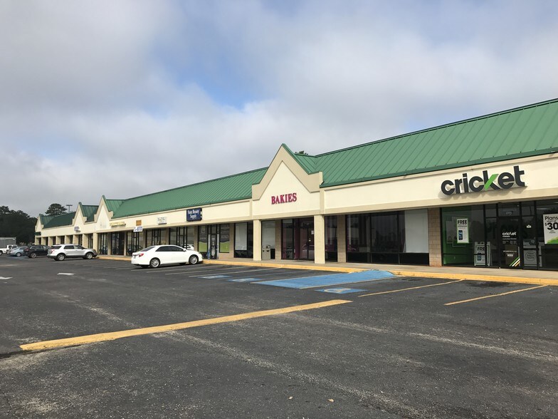 More Photos Of 2041 Douglas Ave, Brewton Supermarket For Lease