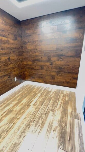 Primary Photo Of 6614 Kingspointe Pky, Orlando Distribution For Lease