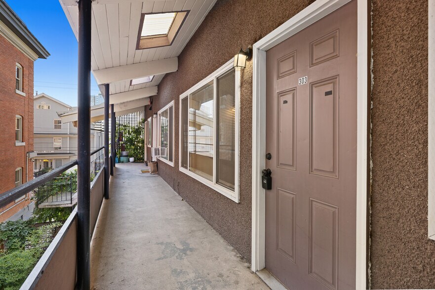 More Photos Of 1718 Summit Ave, Seattle Apartments For Sale