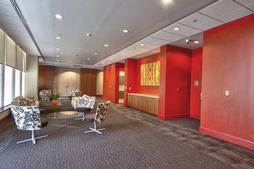 More Photos Of 310 Bridge St, Huntsville Office For Lease