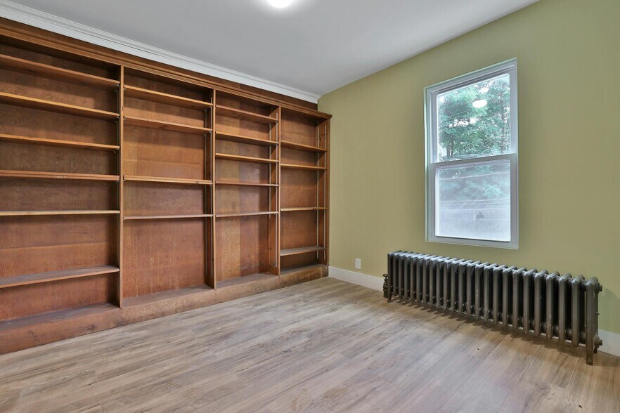 More Photos Of 68 Brook St, Croton On Hudson Showroom For Sale