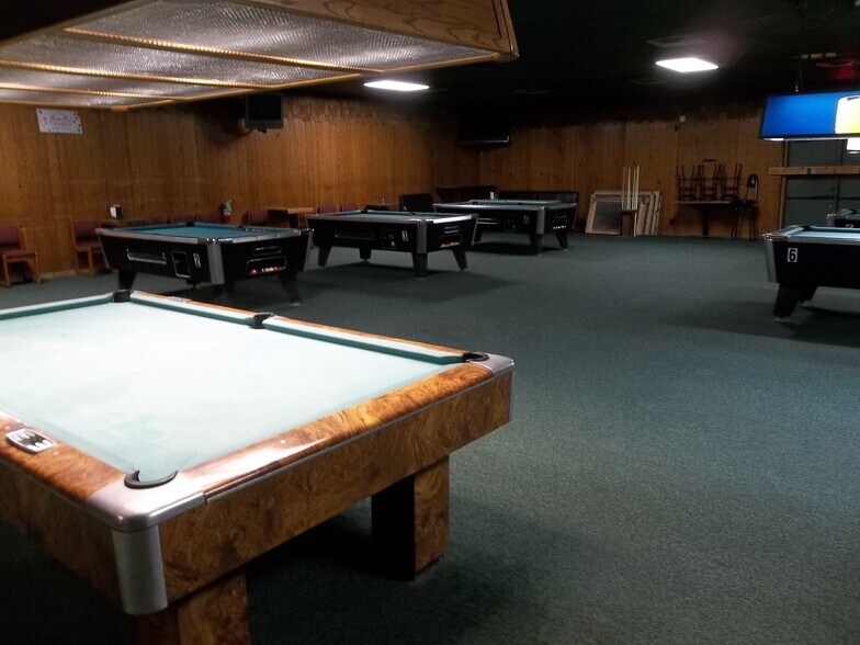 More Photos Of 3801 S Santa Fe Ave, Chanute Bar For Sale