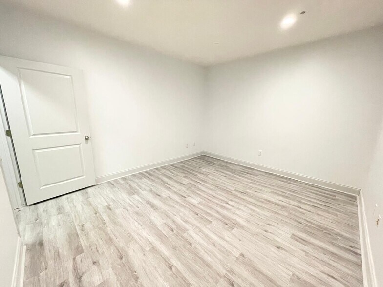 More Photos Of 2015 Barrett Lakes Blvd NW, Kennesaw Office Residential For Lease