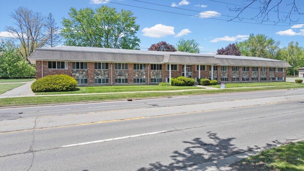 More Photos Of 28475 Greenfield Rd, Southfield Office For Sale