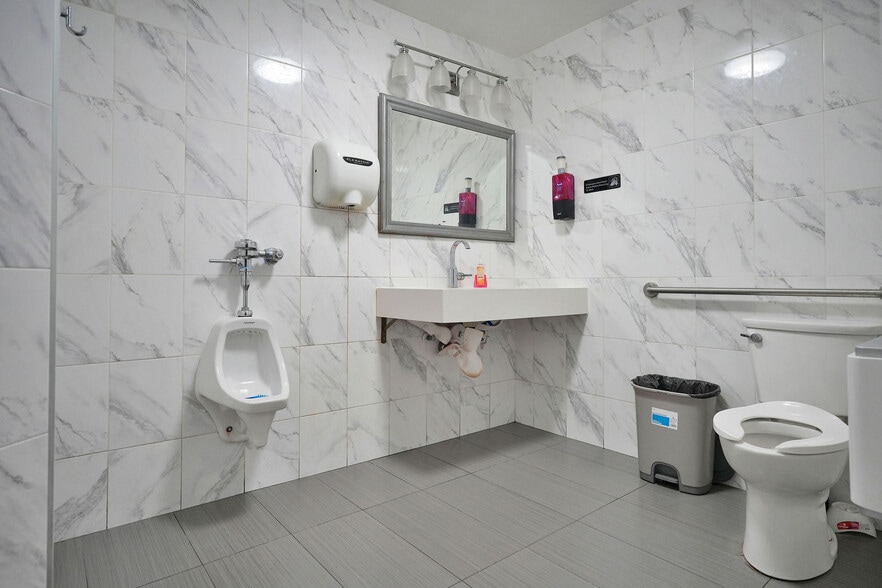 More Photos Of 3800 SW 8th St, Coral Gables Restaurant For Sale