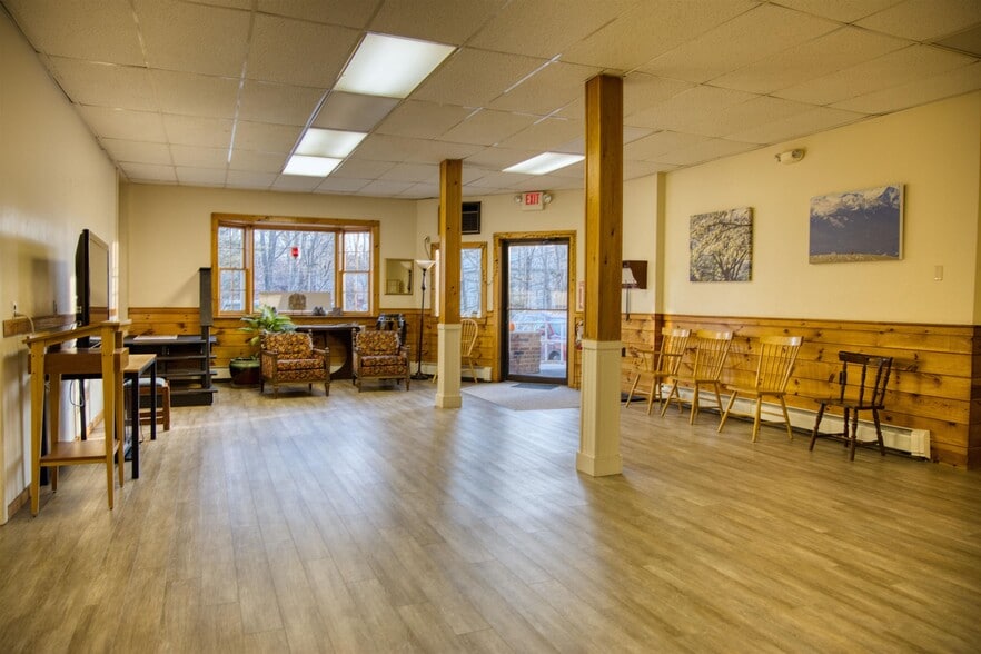 More Photos Of 24 Pleasant St, Conway Office For Sale