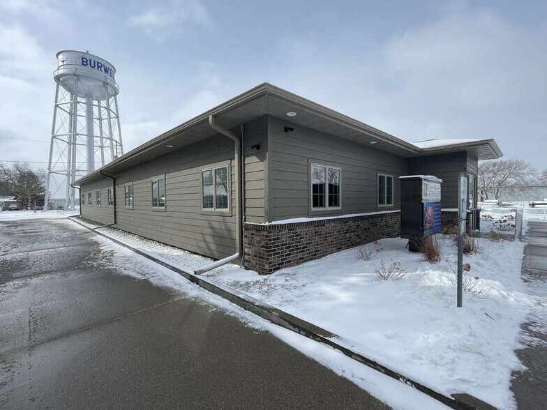 More Photos Of 934 I St, Burwell Medical For Sale