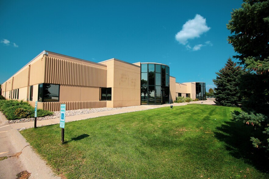 More Photos Of 3401 N Louise Ave, Sioux Falls Flex For Lease