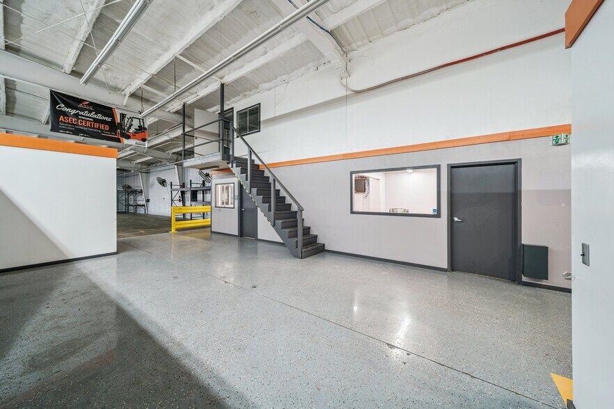 More Photos Of 8118 E 44th St, Tulsa Warehouse For Lease