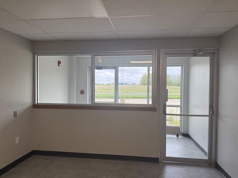 More Photos Of 1615 W McDonald St, Hartford City Warehouse For Sale