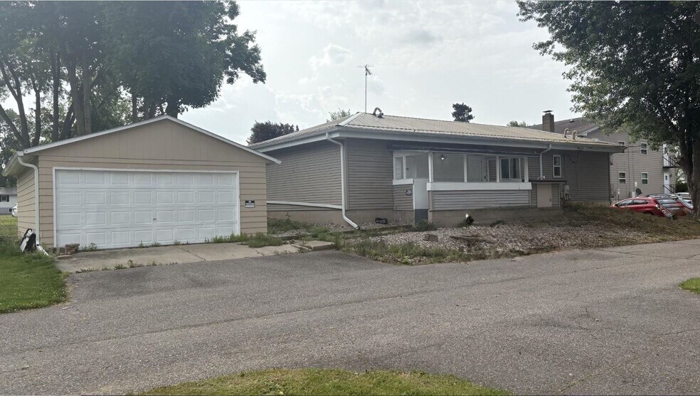 More Photos Of 511 Vine St, Wisconsin Dells Apartments For Sale