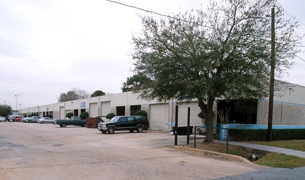 More Photos Of 8520 Sweetwater Ln, Houston Unknown For Lease