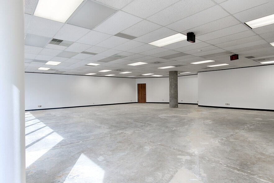 More Photos Of 8200 Brookriver Dr, Dallas Unknown For Lease