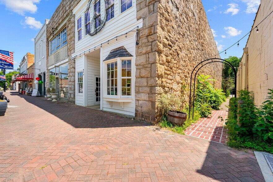 More Photos Of 929 Main St, Stone Mountain Restaurant For Lease