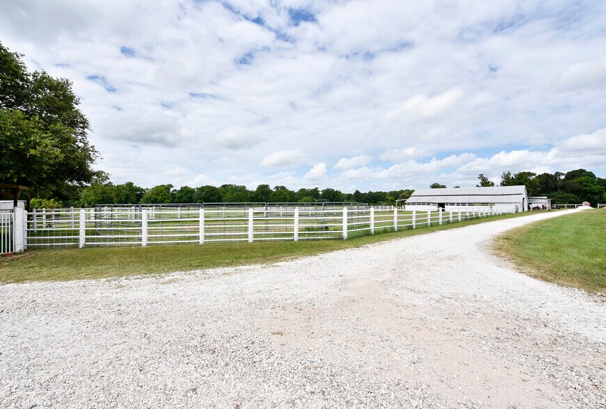More Photos Of 1136 Jones Rd, New Waverly Land For Sale