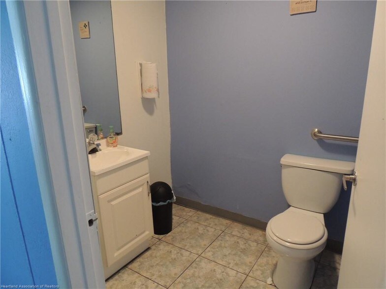 More Photos Of 408 N Ridgewood Dr, Sebring Freestanding For Sale