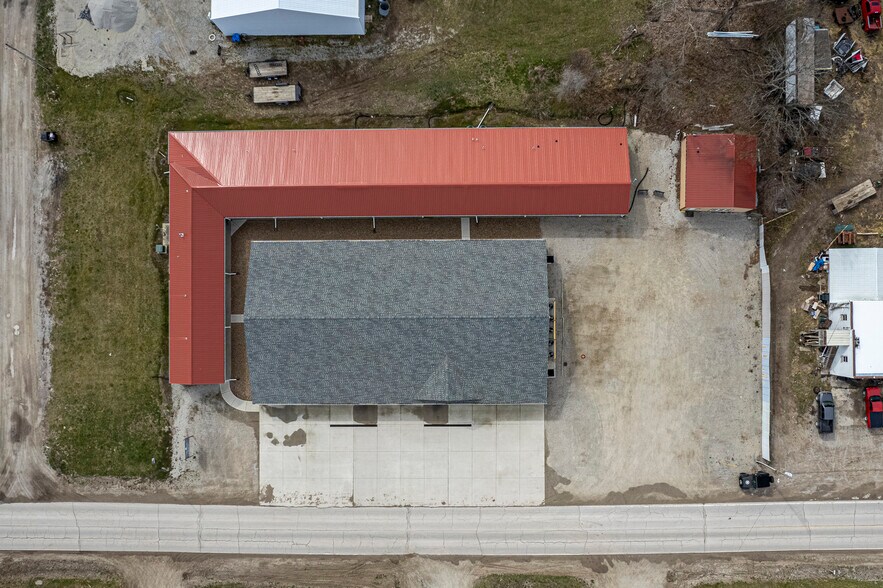 More Photos Of 703 W Berry St, Hamilton Hotel For Sale