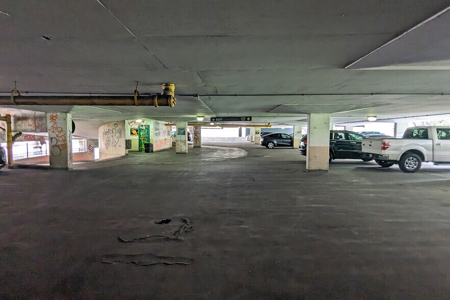 More Photos Of 600 S Clark St, Chicago Parking Garage For Sale