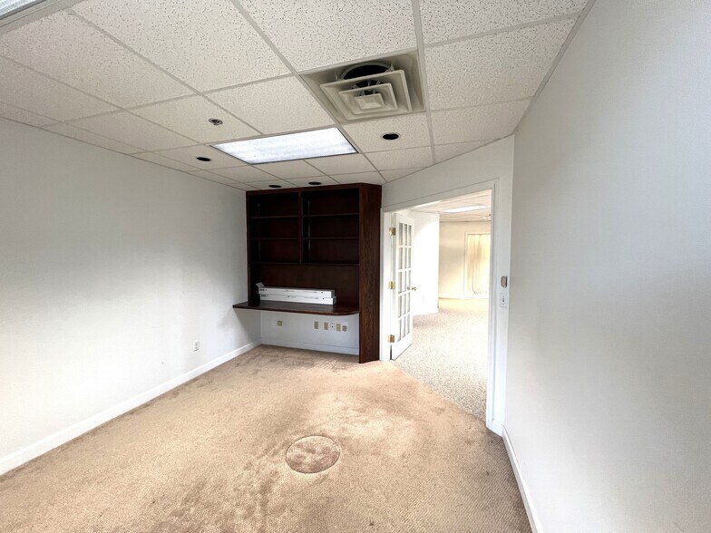 More Photos Of 10 Cedar St, Woburn Office For Lease