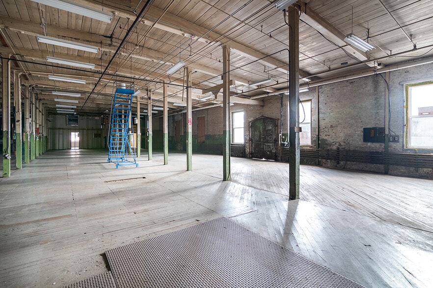 More Photos Of 248 Pine St, Pawtucket Warehouse For Sale