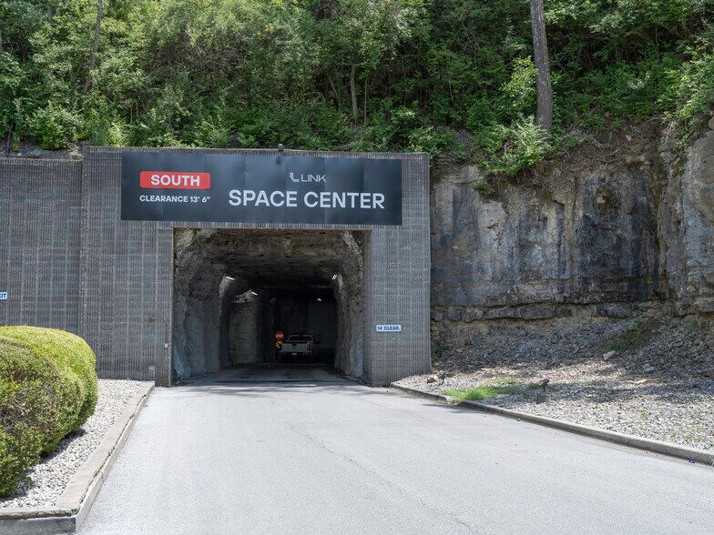 More Photos Of 1500 Geospace Dr, Independence Warehouse For Lease