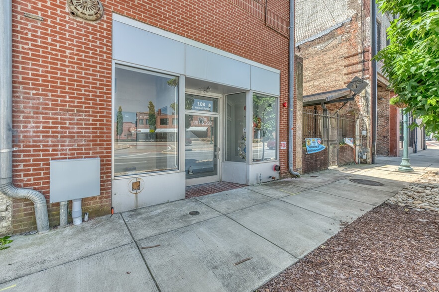 More Photos Of 213 E Main St, Johnson City General Retail For Lease