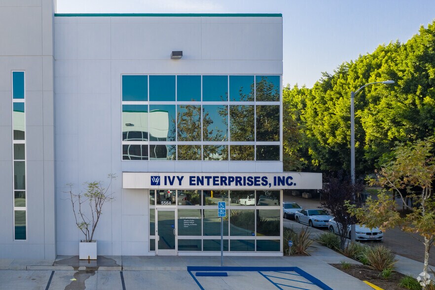 More Photos Of 5560-5564 E 61st St, Commerce Manufacturing For Lease