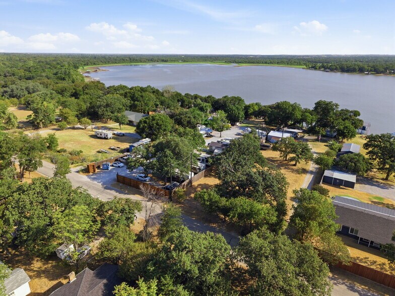 More Photos Of 7170 Briar Rd, Azle Trailer Camper Park For Sale
